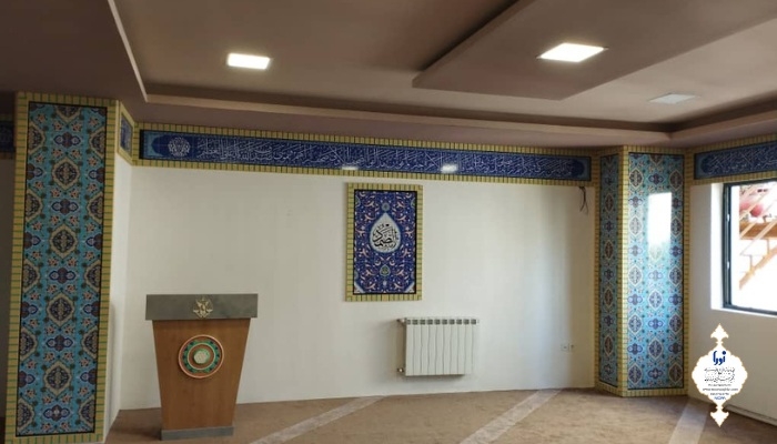 کتیبه و ستون نمازخانه