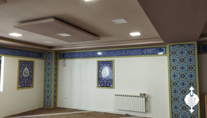 کتیبه و ستون نمازخانه